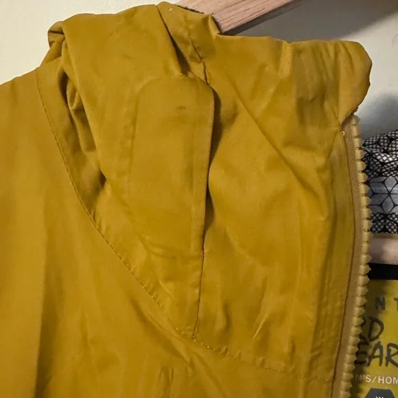 Golden Yellow DryQ Mountain Hardwear Jacket with Hood rain coat shell - Picture 6 of 14